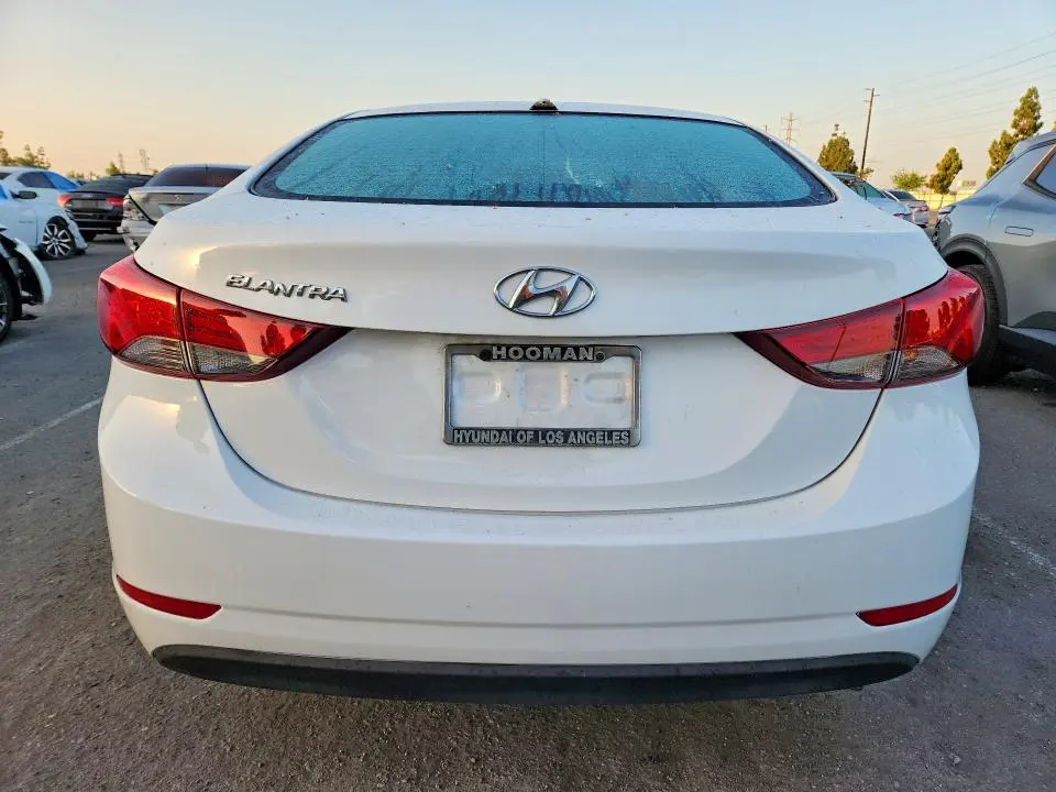 2016 HYUNDAI ELANTRA SE  