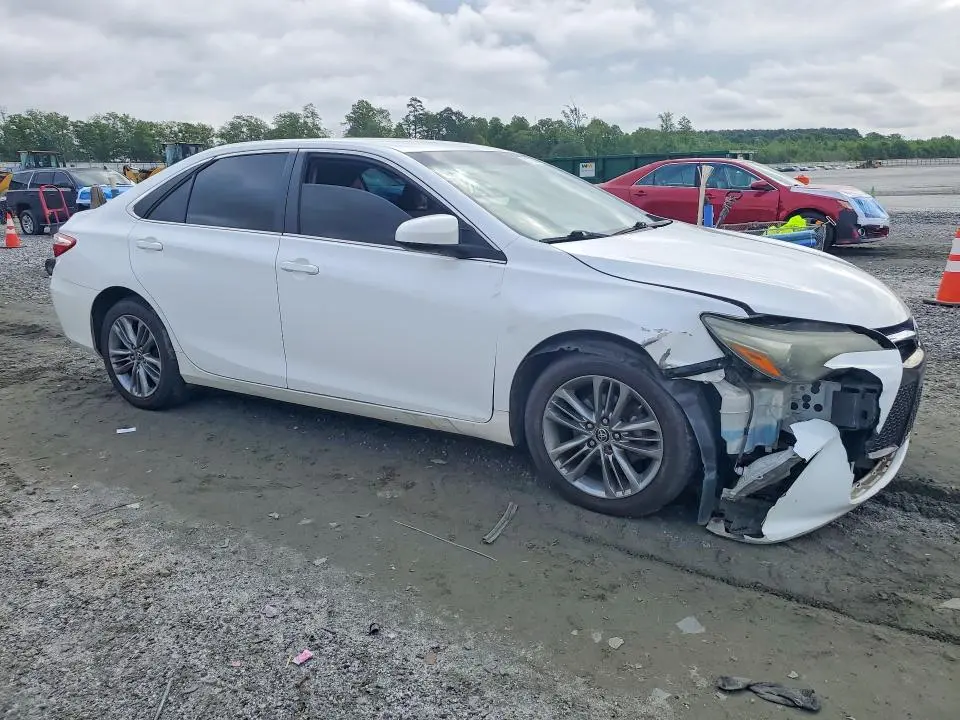 2016 TOYOTA CAMRY SE  