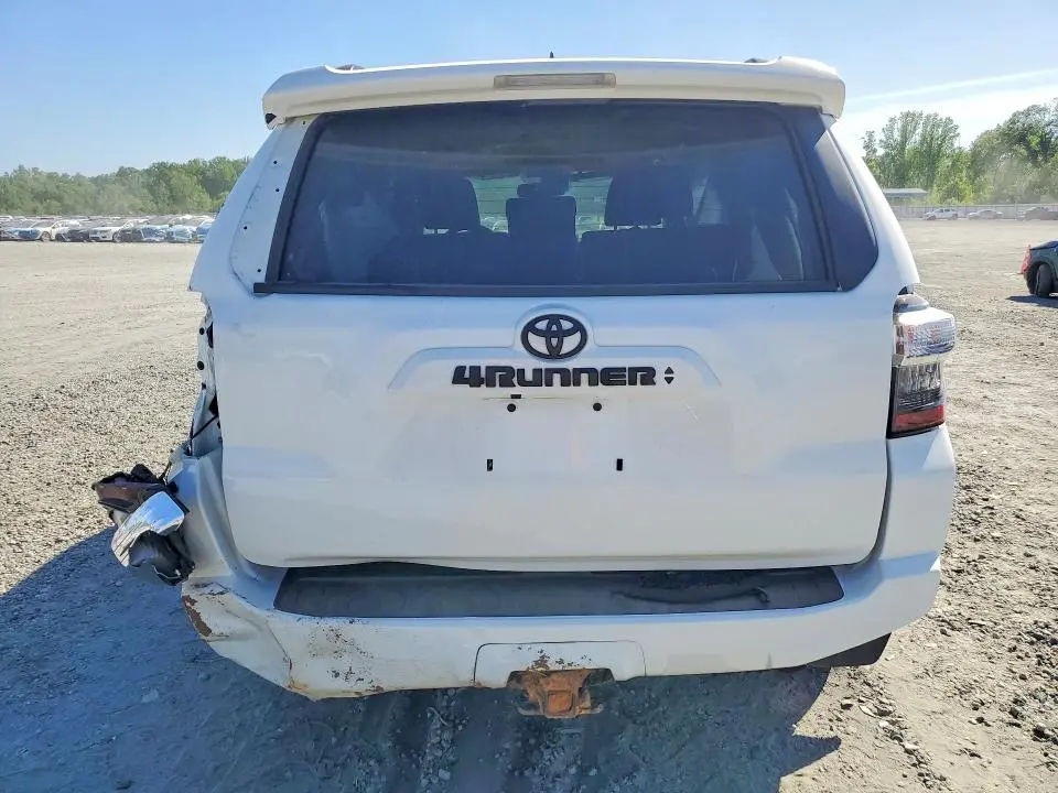 2023 TOYOTA 4RUNNER SR5  
