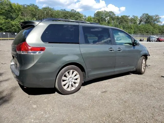 2011 TOYOTA SIENNA XLE  