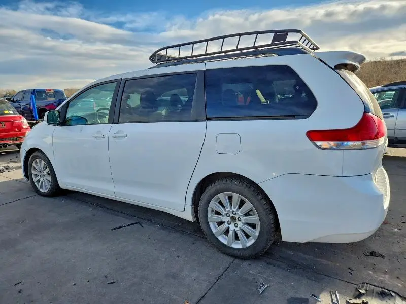 2011 TOYOTA SIENNA XLE  