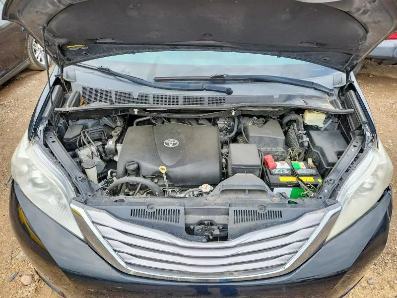 2017 TOYOTA SIENNA XLE 8-PASSENGER  