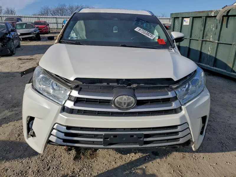 2019 TOYOTA HIGHLANDER SE  