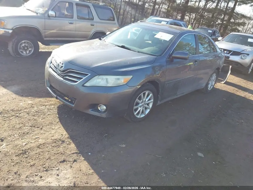 2011 TOYOTA CAMRY XLE