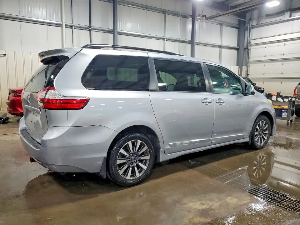 2018 TOYOTA SIENNA XLE 7-PASSENGER  