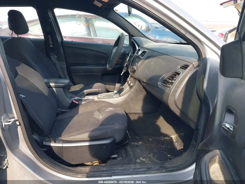 2013 CHRYSLER 200 LX