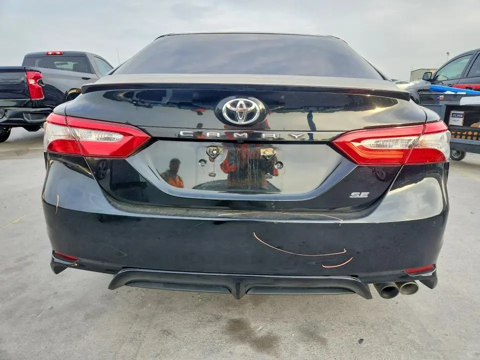 2018 TOYOTA CAMRY SE  