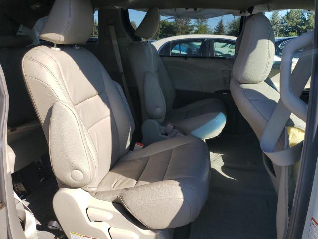 2016 TOYOTA SIENNA XLE