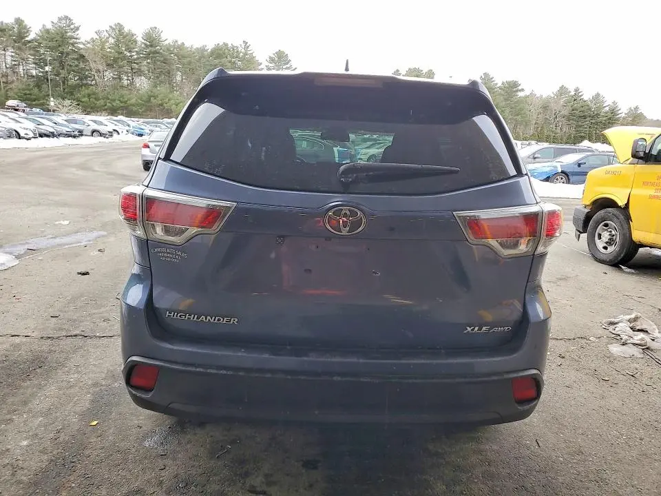 2016 TOYOTA HIGHLANDER XLE  