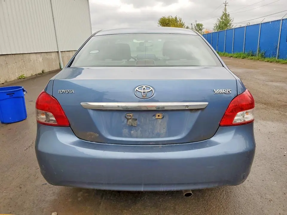 2011 TOYOTA YARIS BASE  