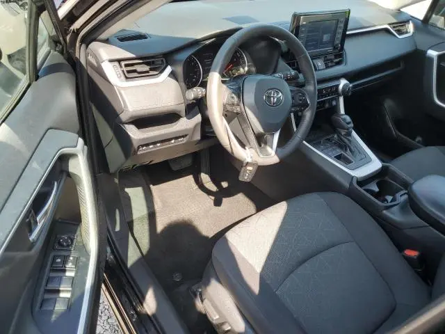 2021 TOYOTA RAV4 XLE  
