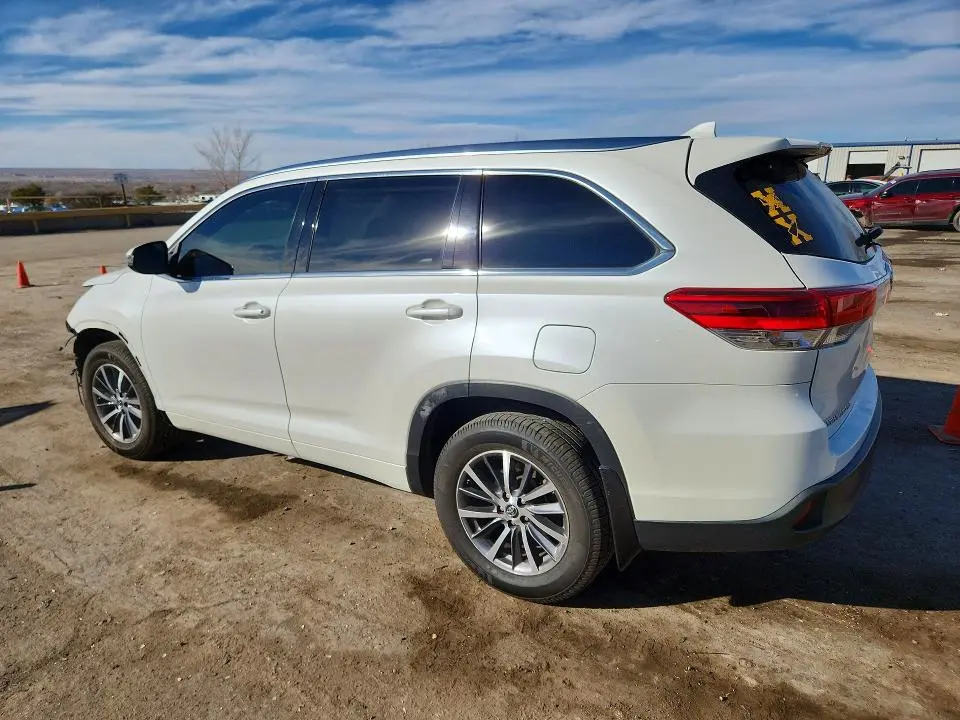 2017 TOYOTA HIGHLANDER SE  