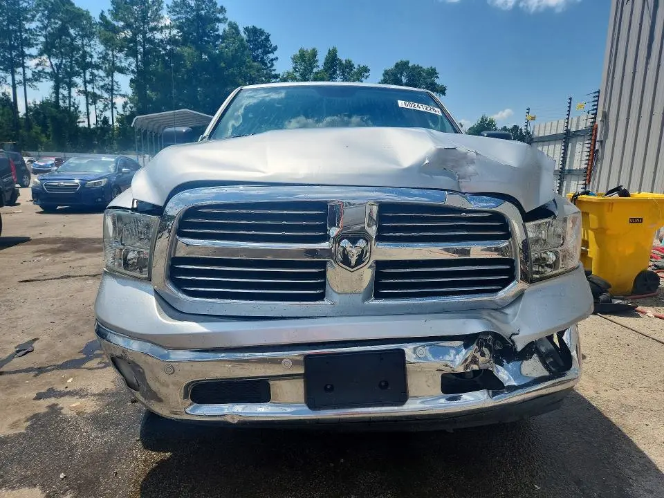 2015 RAM 1500 SLT  