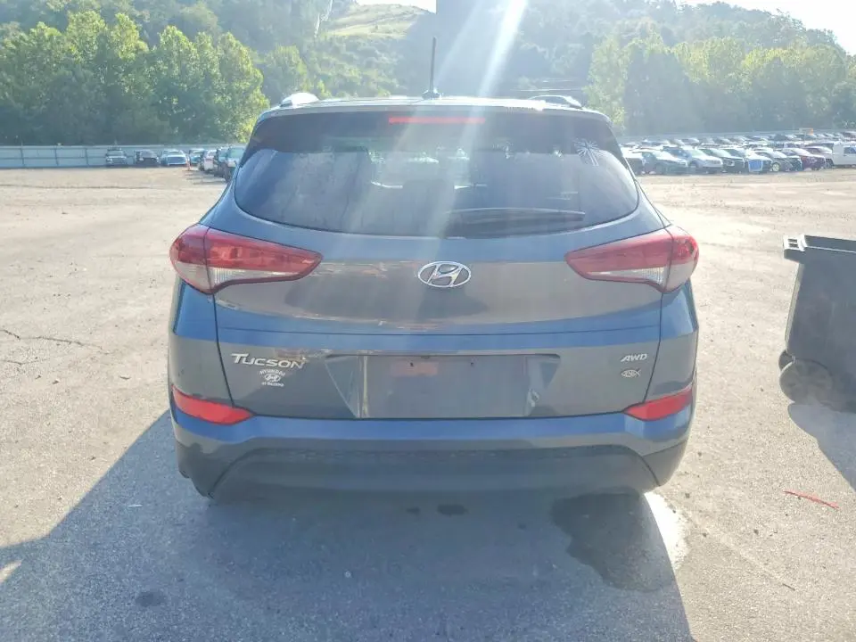 2016 HYUNDAI TUCSON SE  