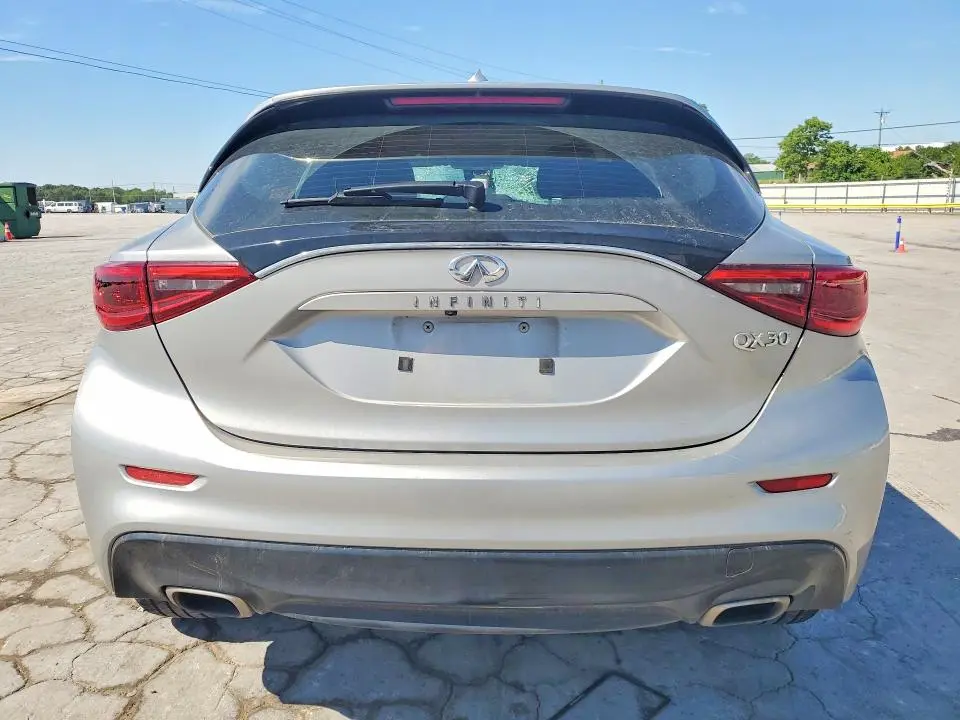 2018 INFINITI QX30 PURE  