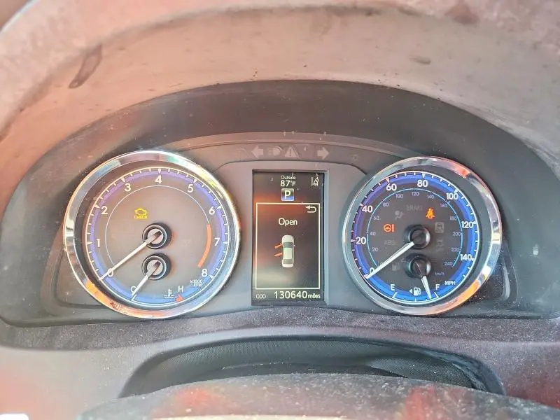 2018 TOYOTA COROLLA SE  