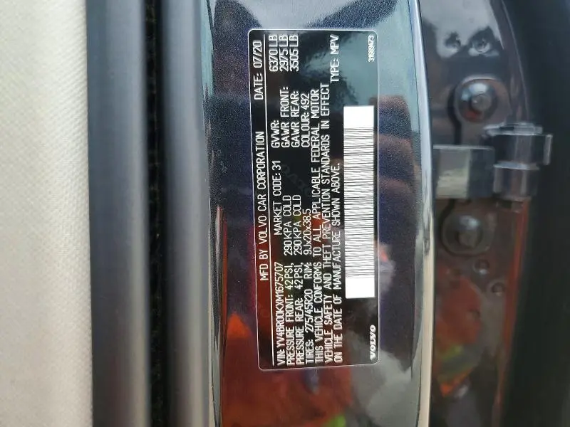 2021 VOLVO XC90 T8 RECHARGE MOMENTUM  