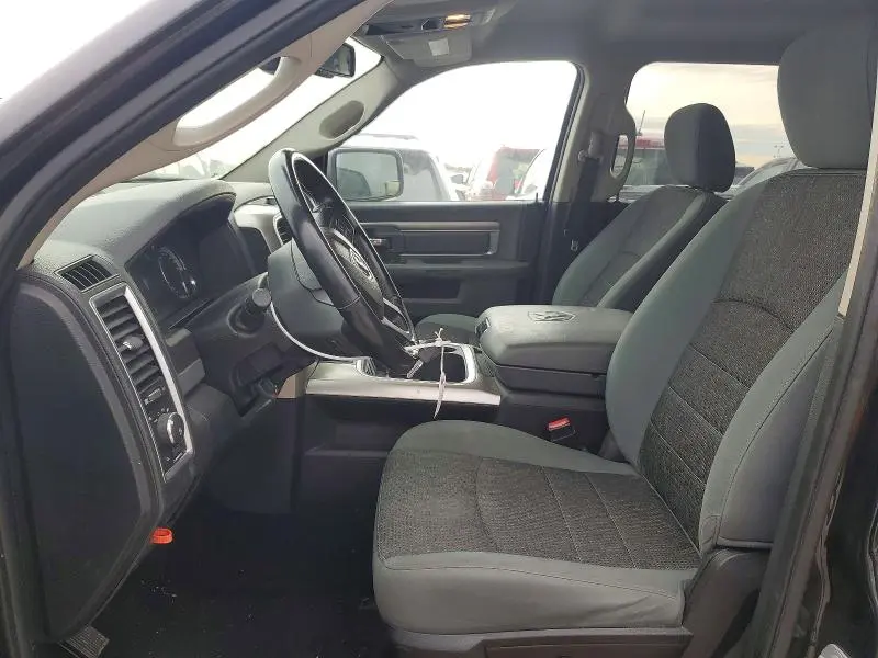 2016 RAM 1500 SLT  