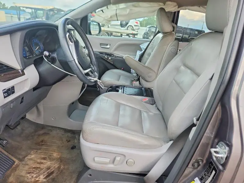 2018 TOYOTA SIENNA XLE 8-PASSENGER  