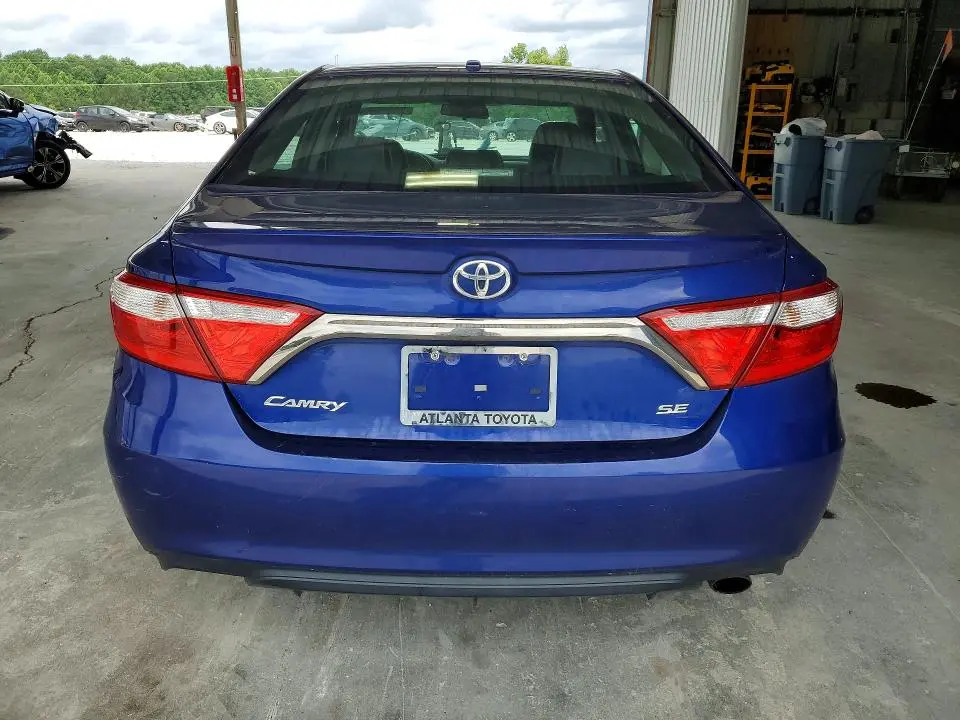 2016 TOYOTA CAMRY SE  