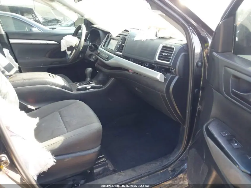 2019 TOYOTA HIGHLANDER LE
