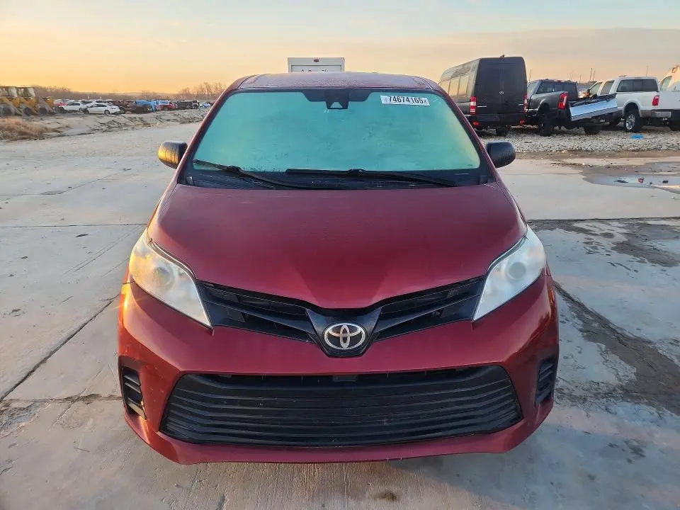2019 TOYOTA SIENNA   