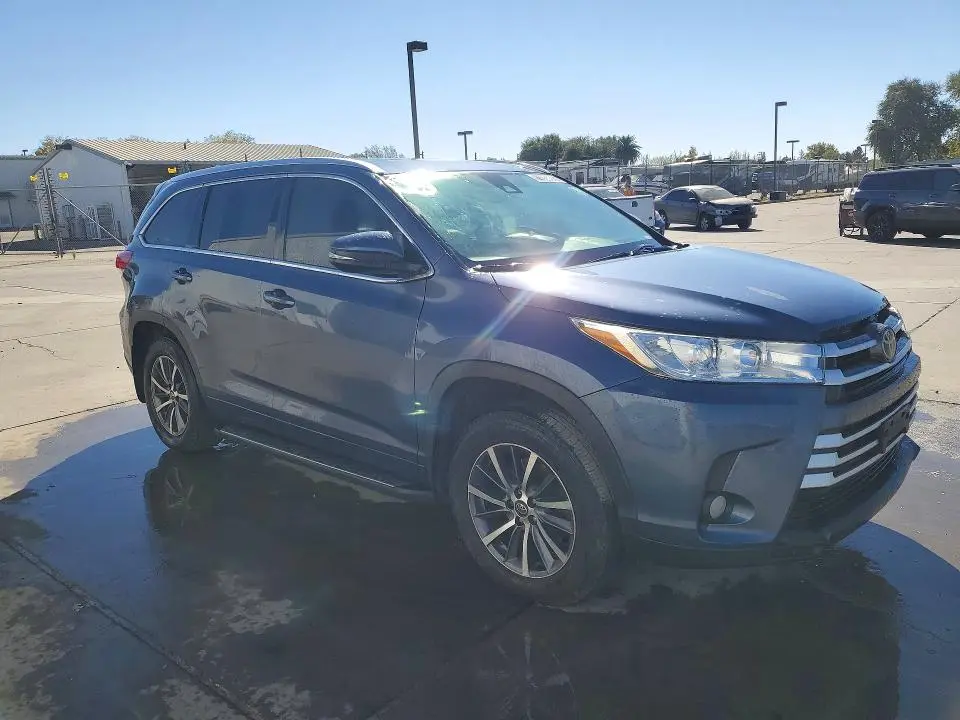 2018 TOYOTA HIGHLANDER XLE  