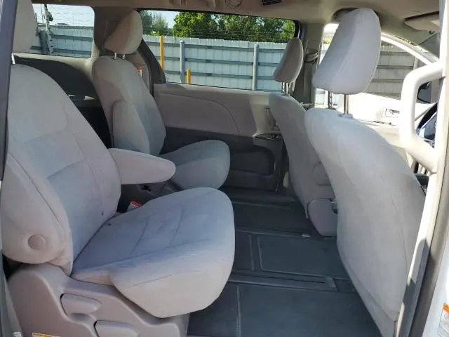 2019 TOYOTA SIENNA   