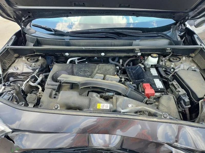 2022 TOYOTA RAV4 XLE  