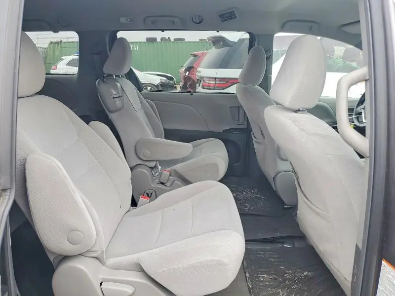 2015 TOYOTA SIENNA LE 8-PASSENGER  