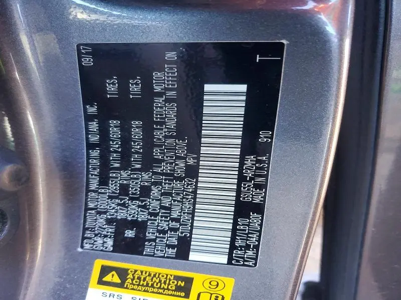 2017 TOYOTA HIGHLANDER SE  