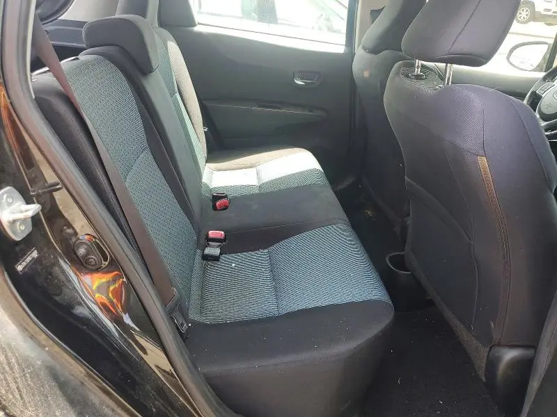 2014 TOYOTA YARIS 5-DOOR SE  