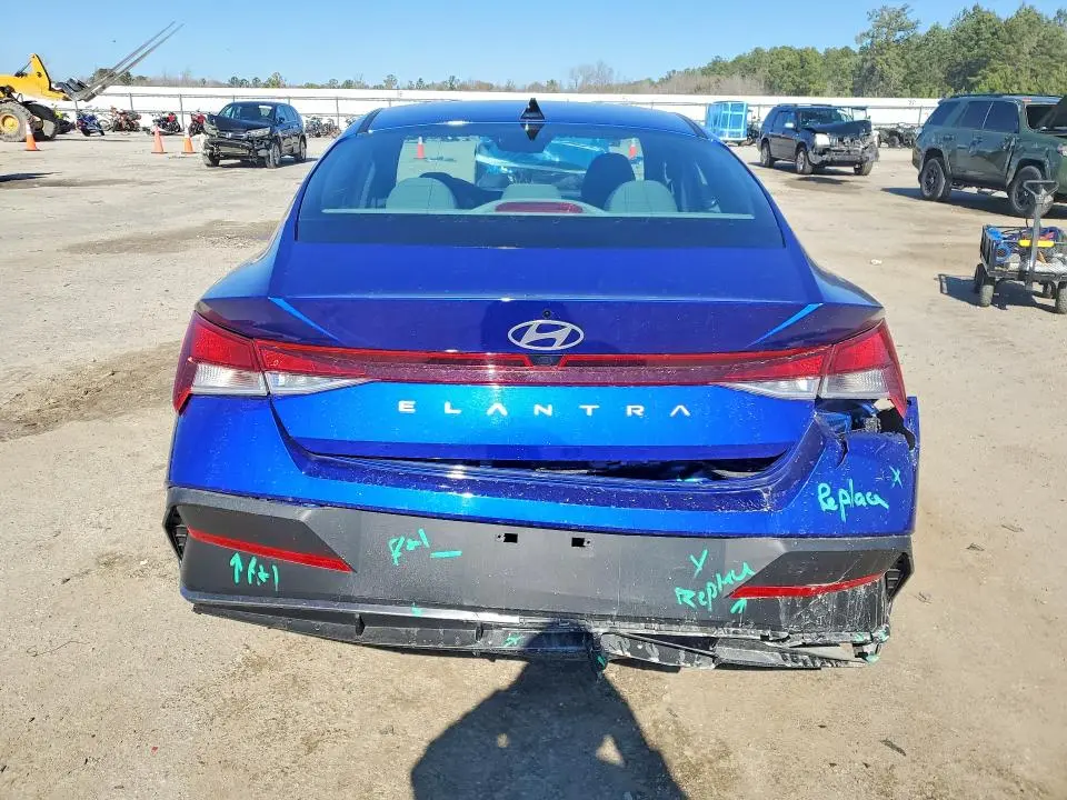 2024 HYUNDAI ELANTRA SEL  