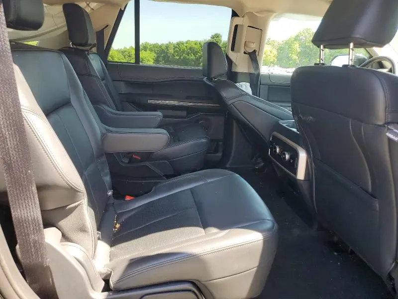 2024 FORD EXPEDITION XLT  
