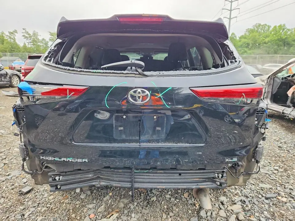 2023 TOYOTA HIGHLANDER XLE  
