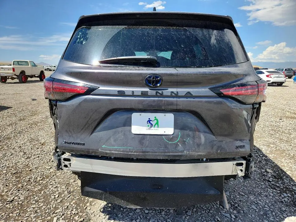 2025 TOYOTA SIENNA XSE  