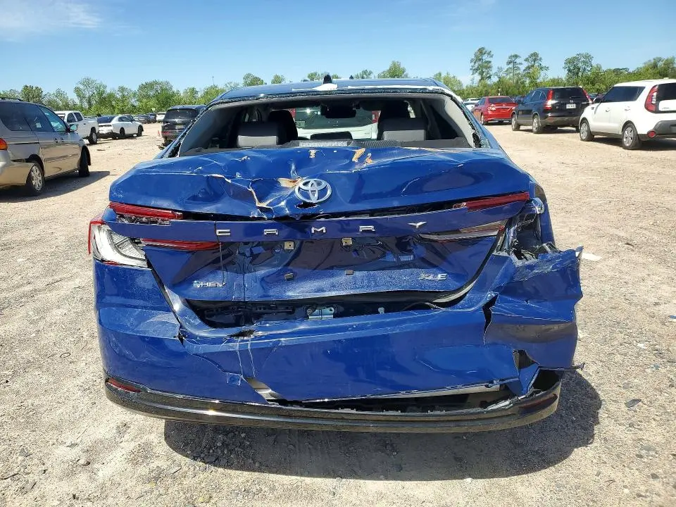 2025 TOYOTA CAMRY XLE  
