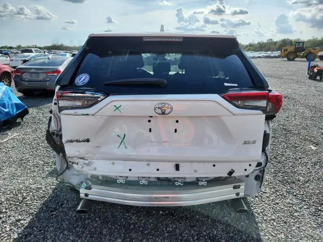 2021 TOYOTA RAV4 XLE  