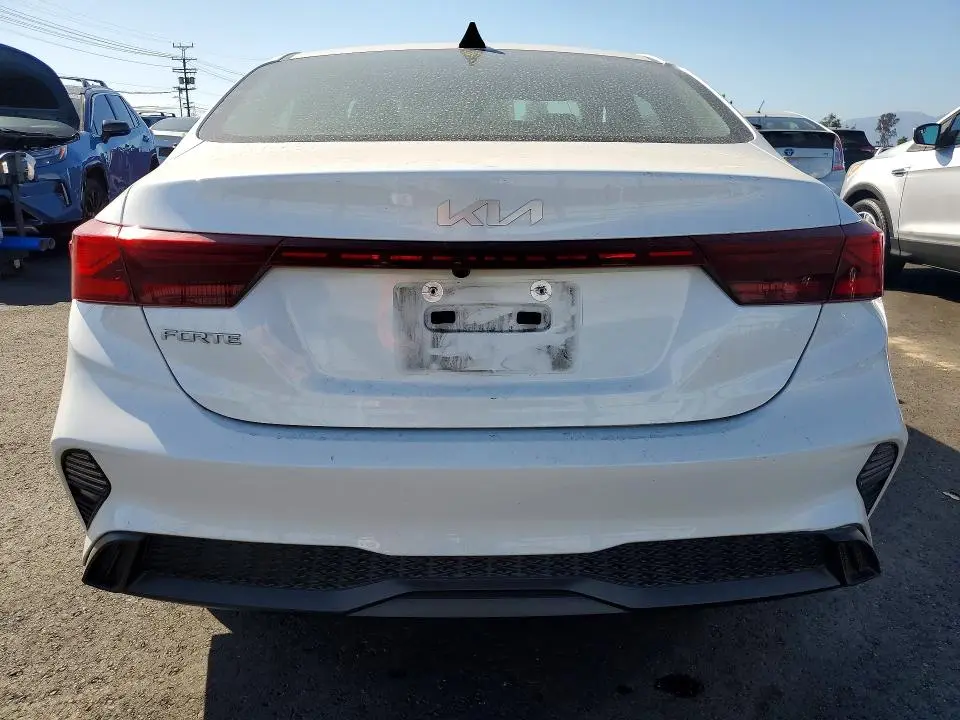 2024 KIA FORTE LXS  