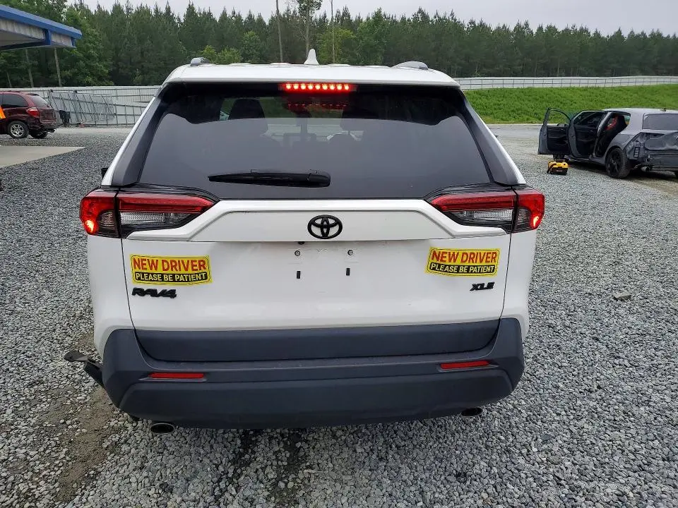 2023 TOYOTA RAV4 XLE  