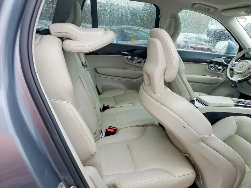 2017 VOLVO XC90 T6  