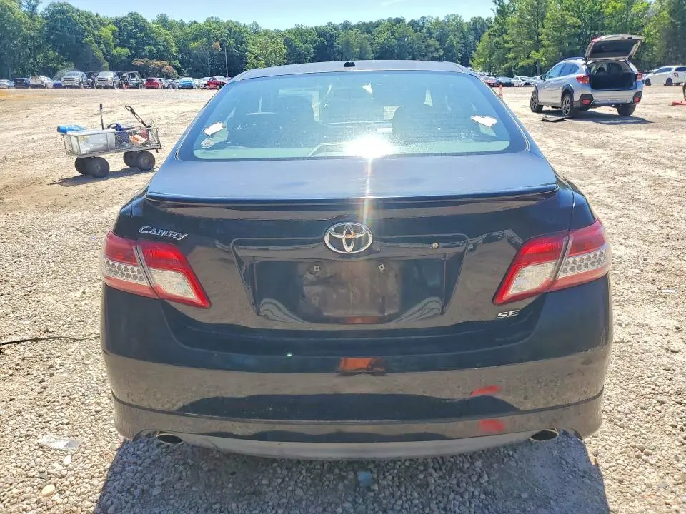 2011 TOYOTA CAMRY SE  