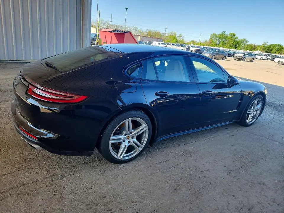 2018 PORSCHE PANAMERA 4  