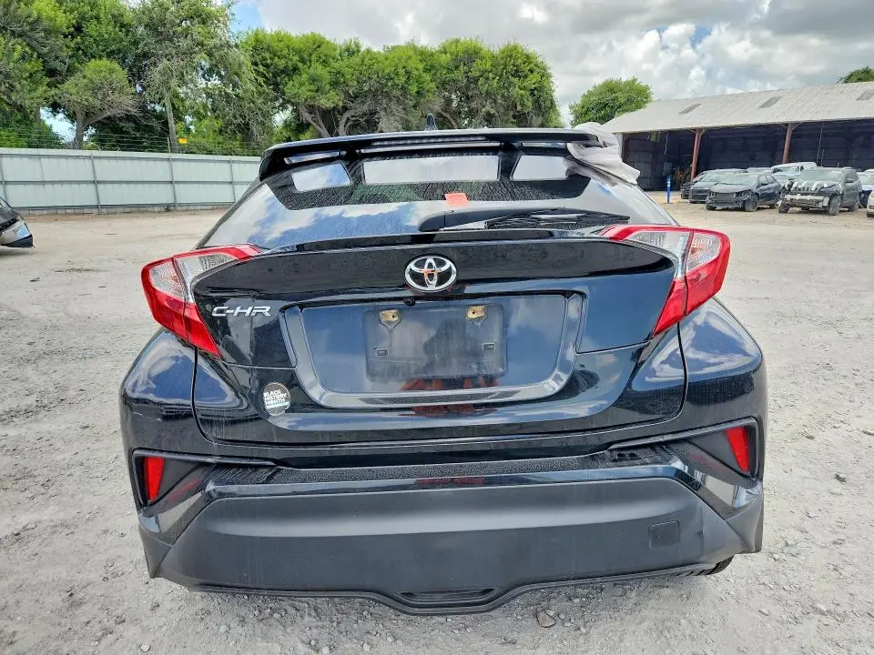 2021 TOYOTA C-HR LE  