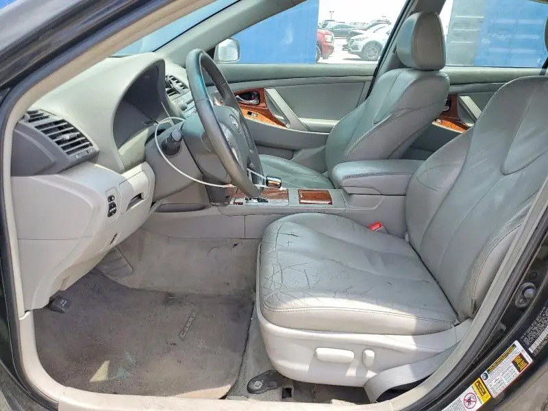 2011 TOYOTA CAMRY XLE V6  