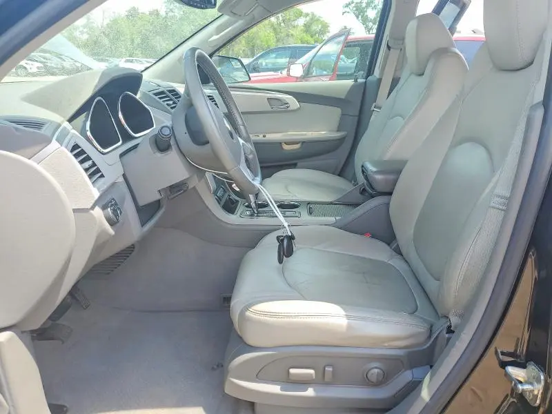 2011 CHEVROLET TRAVERSE LT  