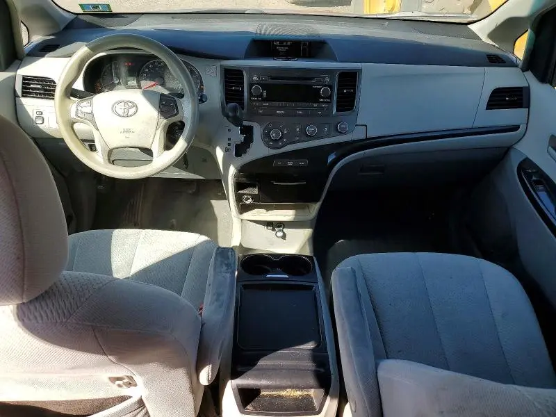 2011 TOYOTA SIENNA LE 8-PASSENGER  