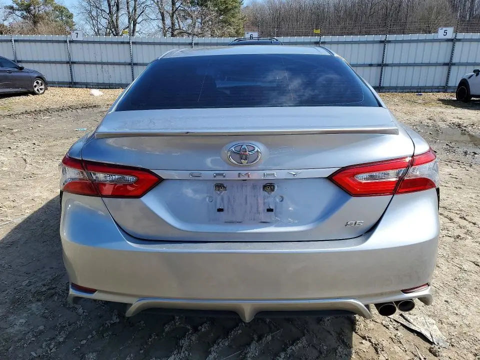 2018 TOYOTA CAMRY SE  