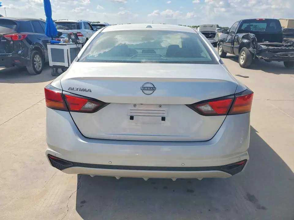 2025 NISSAN ALTIMA SV  