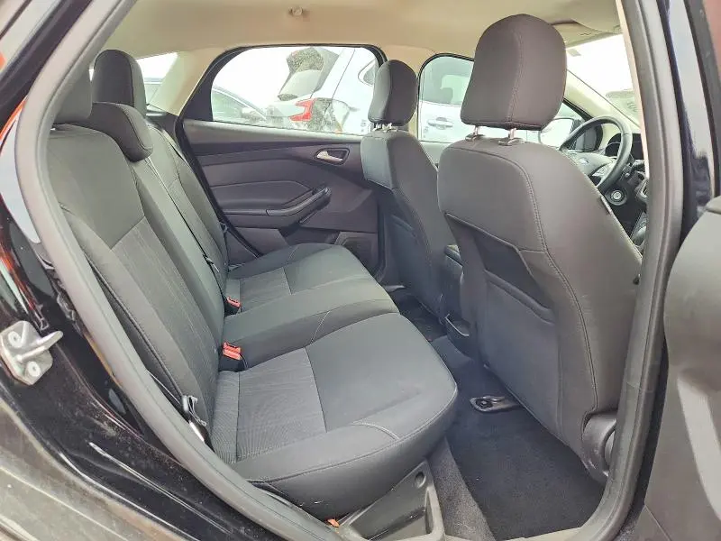 2017 FORD FOCUS SE  
